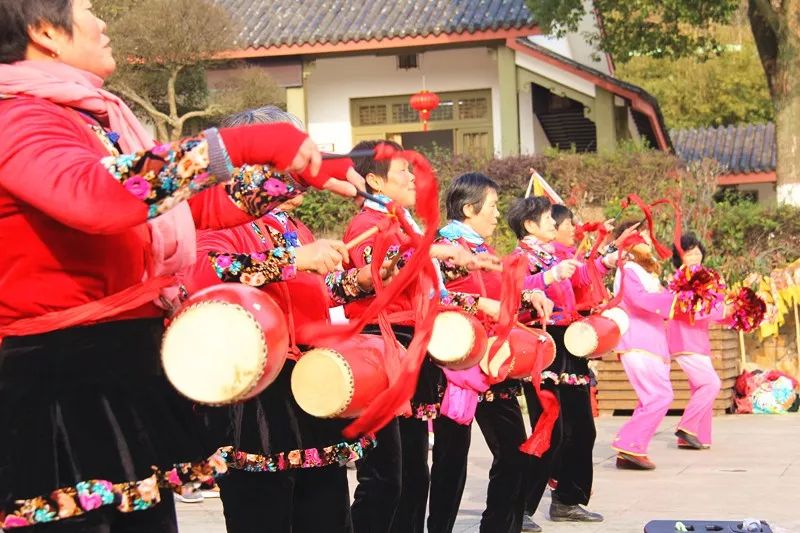 穹窿山风景区:金猪绘新春年味快乐过传统新年!