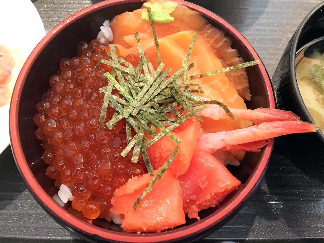 霓虹干饭人，用早餐开启元气满满的一天