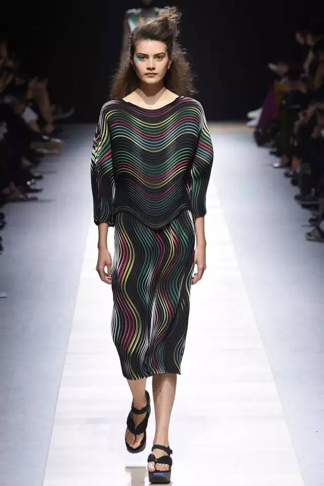 三宅一生——褶皱里的世界「北京新易设计坊」