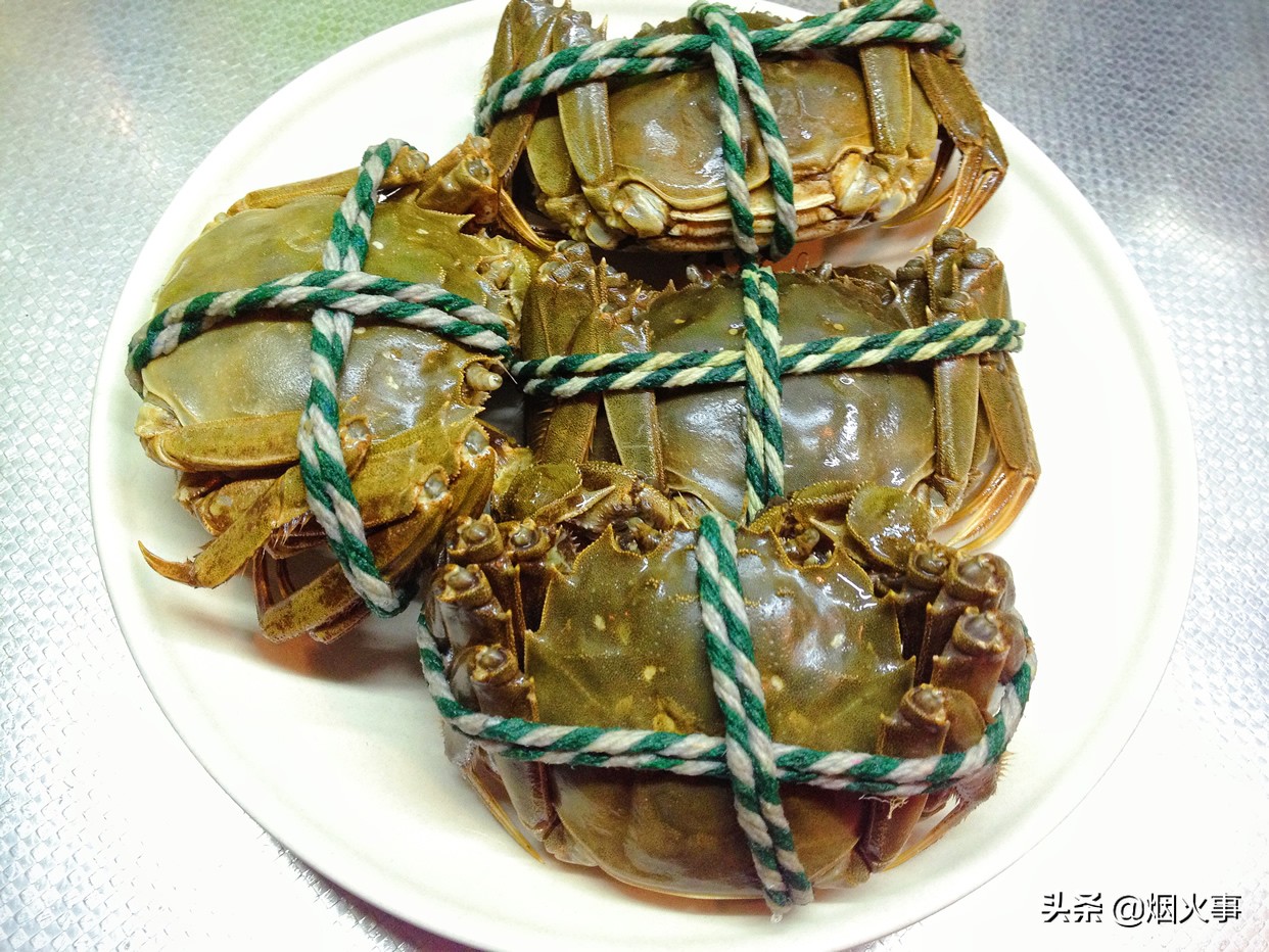 大闸蟹热水蒸还是冷水蒸多长时间,大闸蟹是用热水蒸还是冷水蒸
