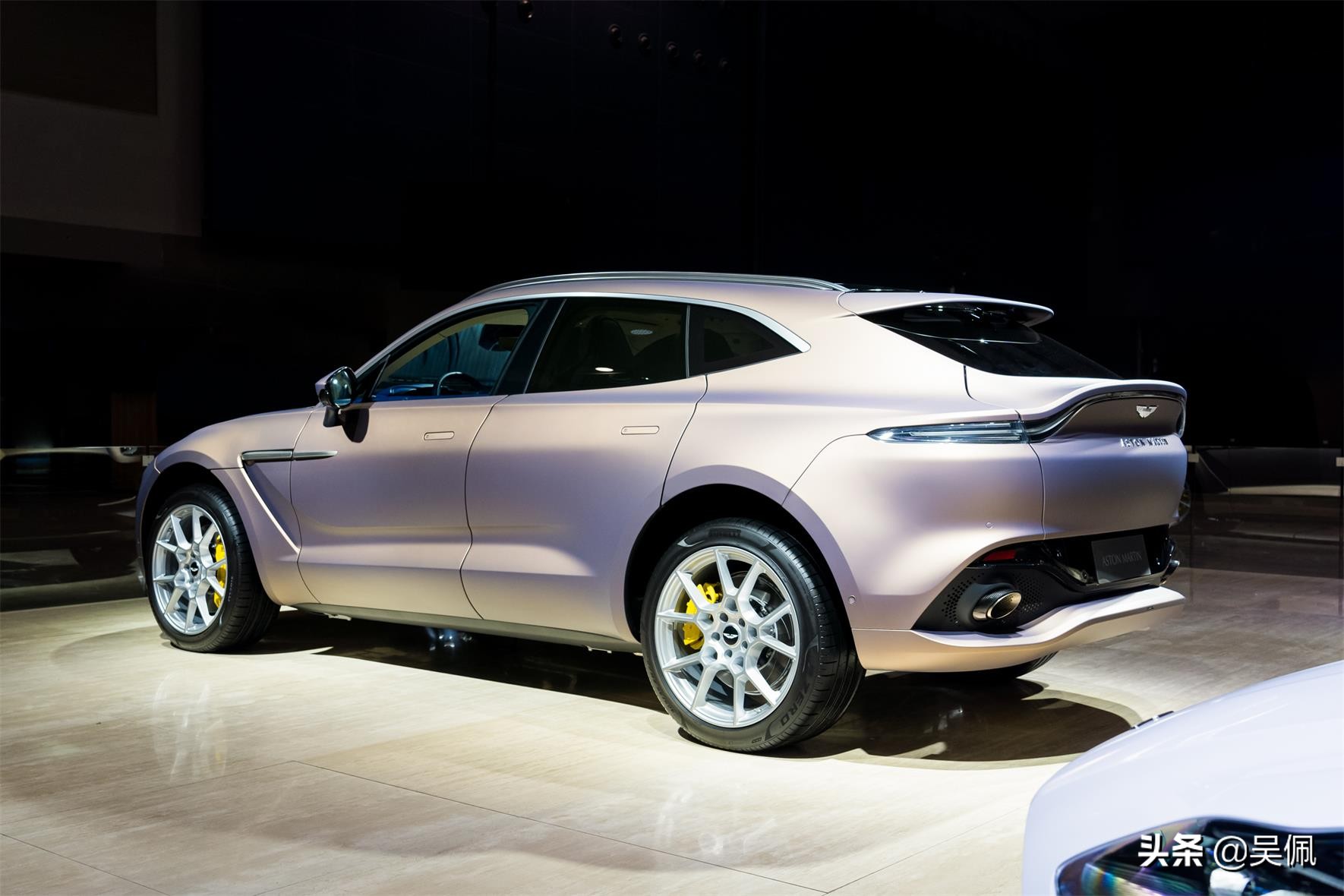 除了DBX，阿斯顿·马丁还有3款国内仅各发售一台的特别版车型