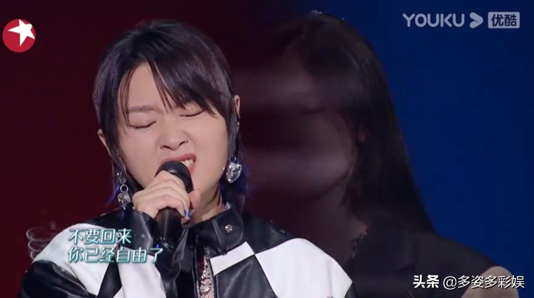 单依纯和周笔畅四个人合唱,周笔畅和单依纯唱歌现场版