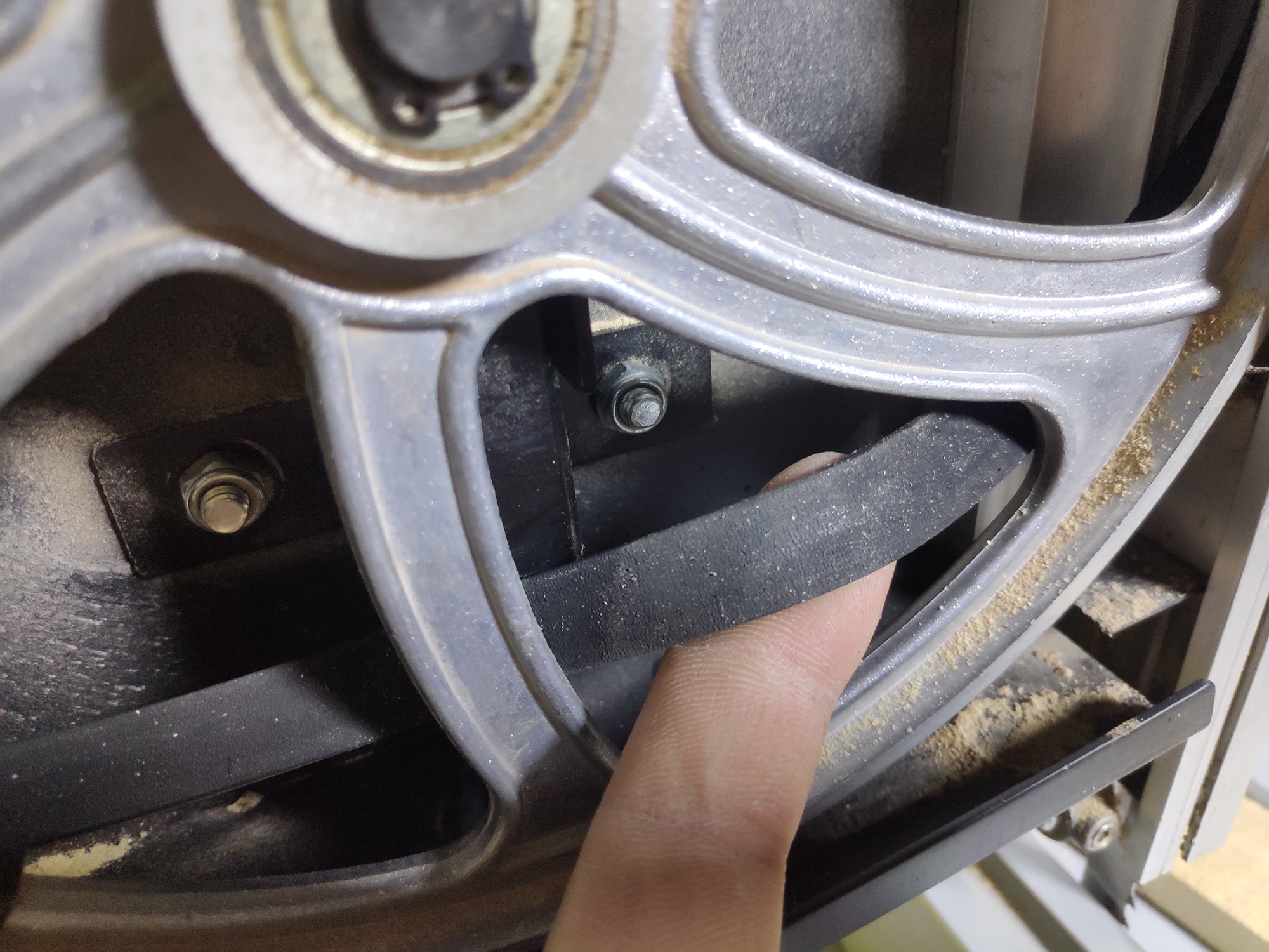 带锯的正常使用,木工带锯使用注意事项