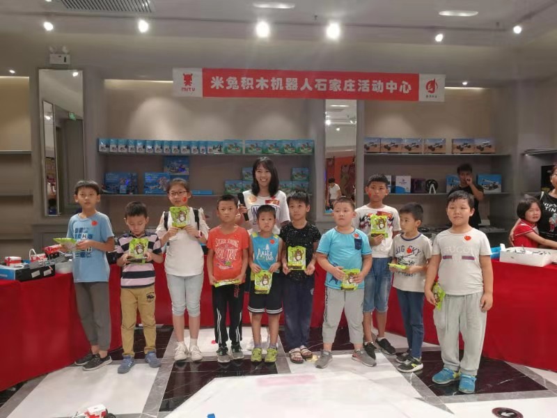 “童心献礼巢向未来”主题活动在蜂巢购物中心举办