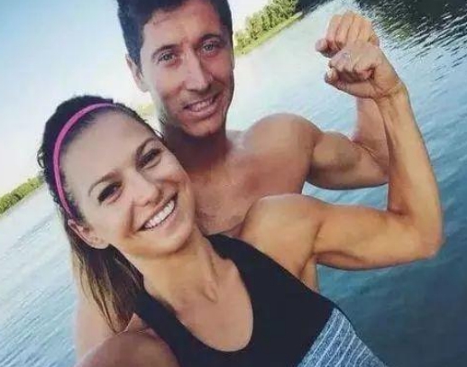 足坛中的四大爱情故事,足坛里面的情侣