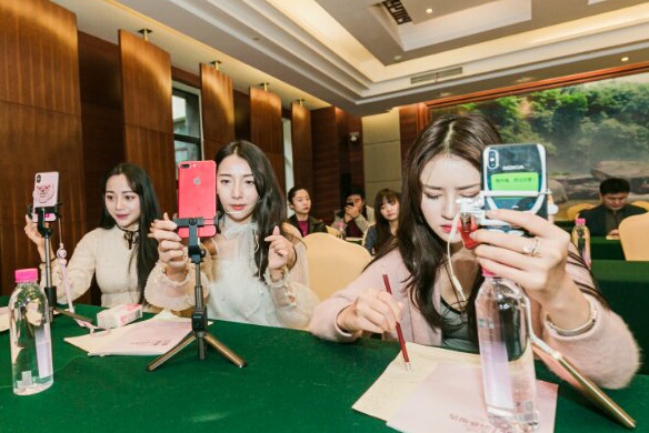 权威报告显示：贵州男人比女人更爱美，为了提升颜值一掷千金！