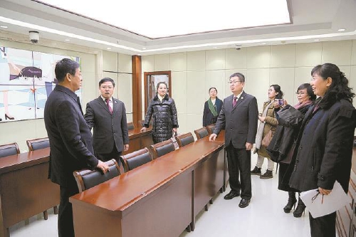 呼和浩特新城：厚德尚法守正义检徽闪耀映民心