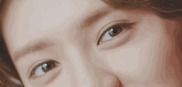 张馨予用的是什么眼霜,张馨予美致颜眼部精华乳