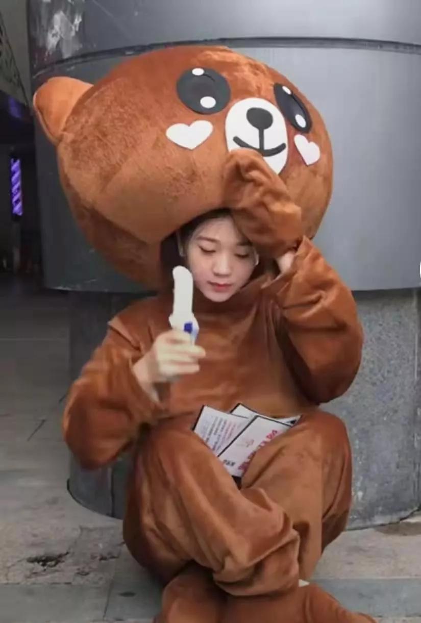 自我包装、产品贴牌、三级代理,网红抖商“小小如”变现记