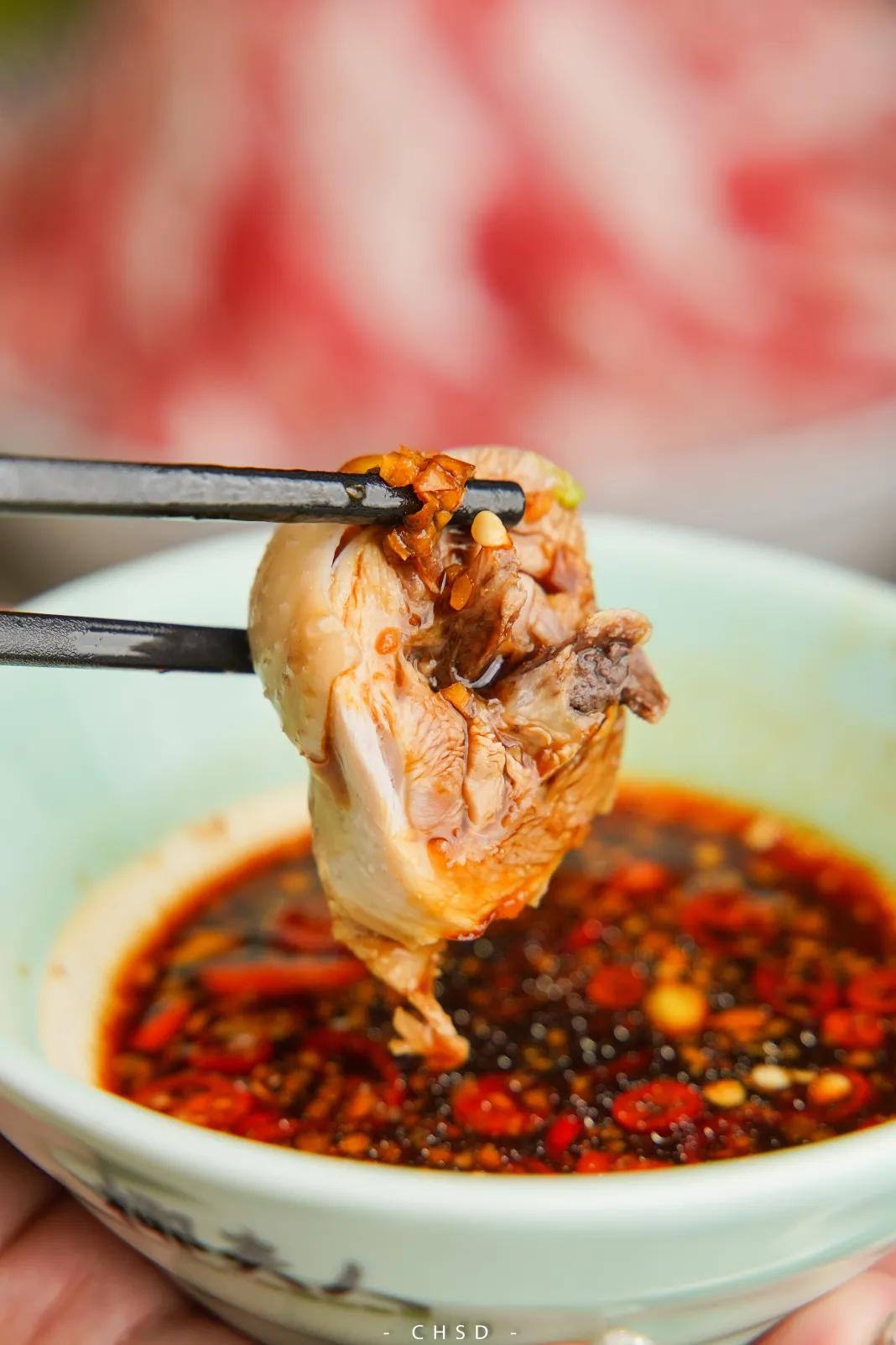 椰椰椰！这家人气椰子鸡专门店，光是汤底就喝饱了