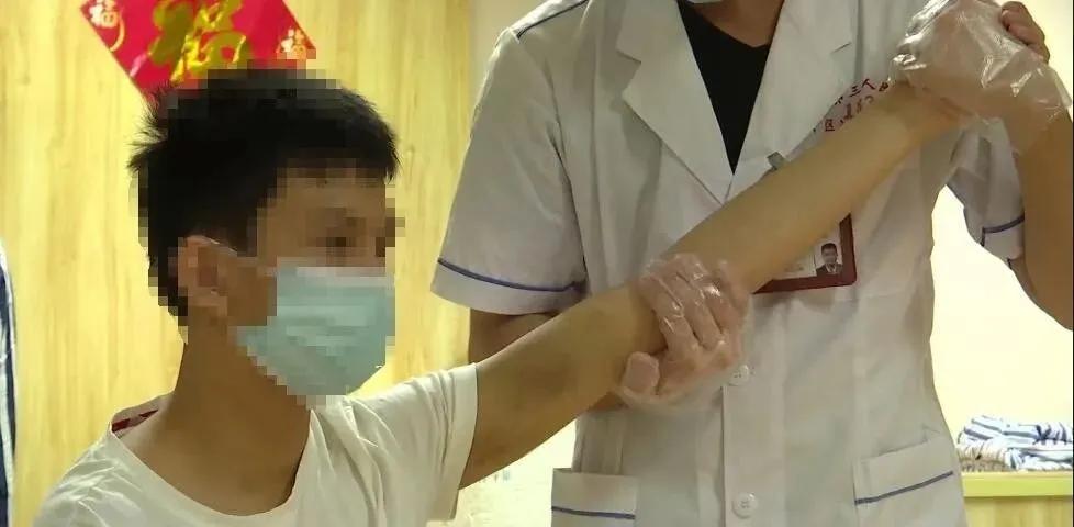 15岁少年为了打游戏每天只睡2小时，患上脑中风！别把青春挥霍在网游上