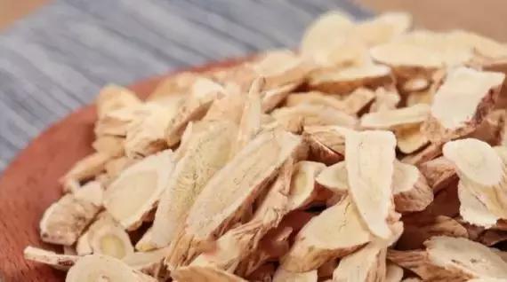 一到夏天怕热皮肤发烫,一到夏天就感觉很热是什么原因