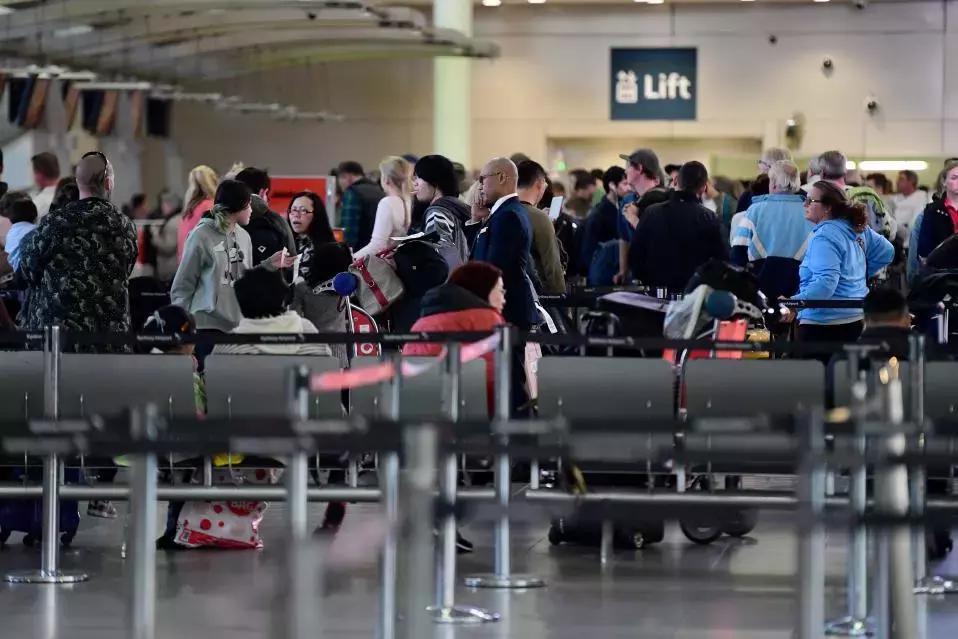 澳洲退税被罚,中国留学生被美国关小黑屋