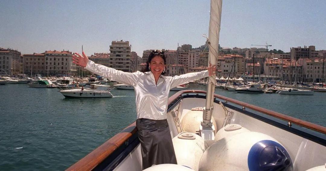 嫁给富豪的柜姐,嫁给富豪的柜员空姐