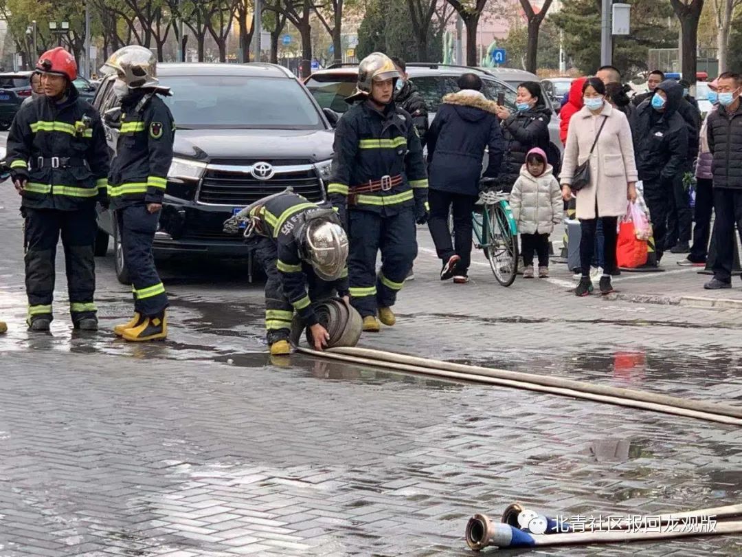 火灾车祸最新消息,回龙观附近车祸现场事件