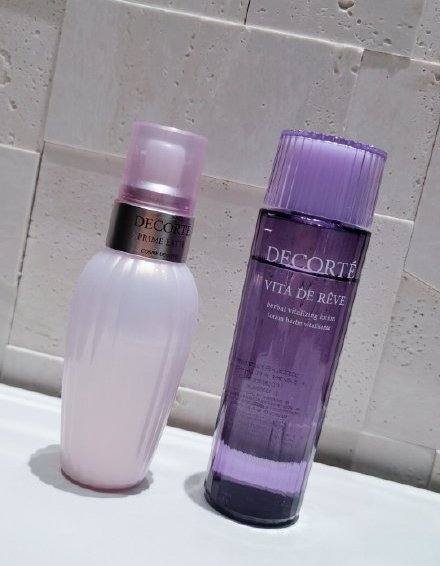 脸上长痘才是最糟心的!5款适合油痘肌的水乳,一起拯救皮肤屏障