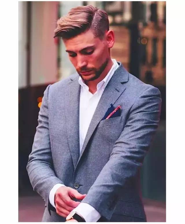 男人都需要一身合适的西装，怎样定制西装才能更加合身？