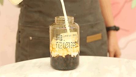 火爆珠三角的网红奶茶店来了，还带着宫崎骏设计的杯子！