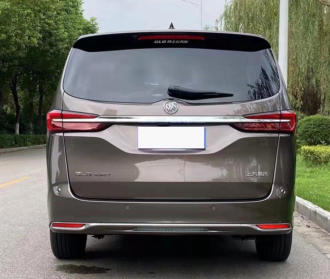 别克gl8商务车2.4经典用车体验,别克gl8商务车3.0旗舰车更修长