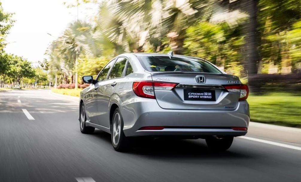 油耗3-4L，家用、跑滴滴都行，这3款轿车值得推荐