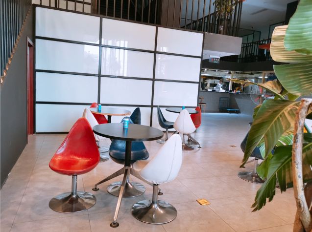 左手鲜香麻辣，右手尺颊生香！8荤6素~成都锦城大院火锅4人99元