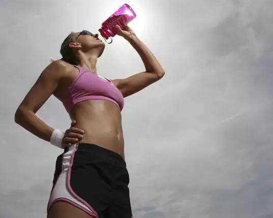 打完篮球后口干舌燥,晚上打完球吃什么比较适合