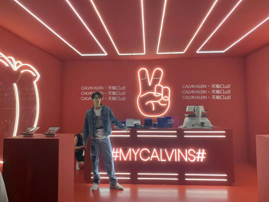 What!竟然有人冬天只用穿这一条裤子……赛格CK快闪店给你答案