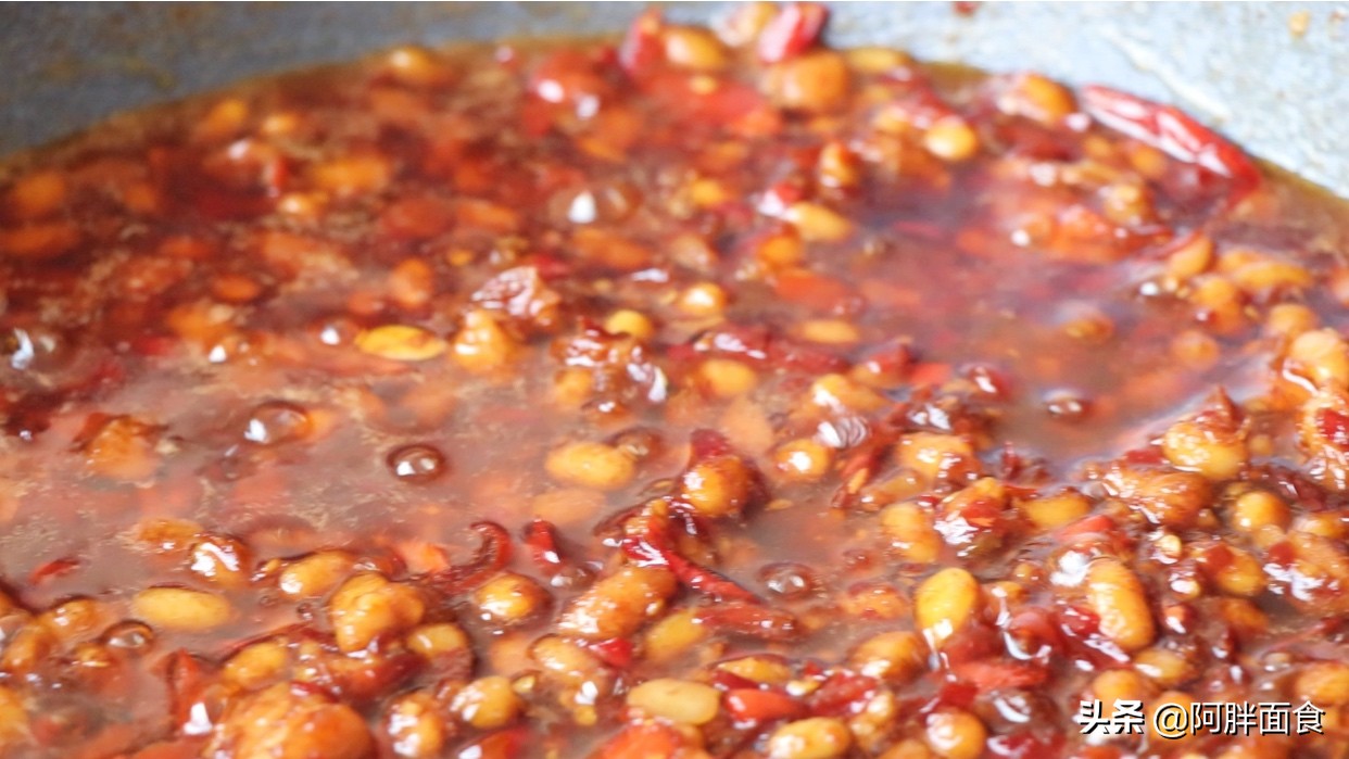 最简单的熬黄豆酱的做法,快速熬制黄豆酱的做法