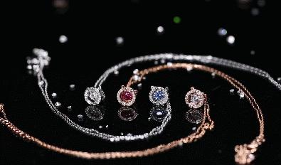 气质女生适合戴什么首饰,施华洛世奇粉色蓝色哪款好看