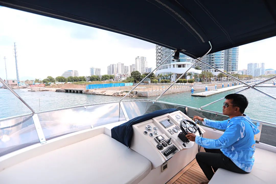 三亚豪华游艇出海一日游靠谱吗 (三亚游艇出海小攻略只要人均200元)