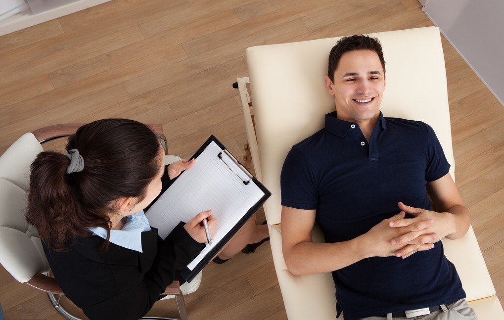 突然心悸呼吸不畅怎么缓解,突然胸闷心悸喘不上气是低血糖吗