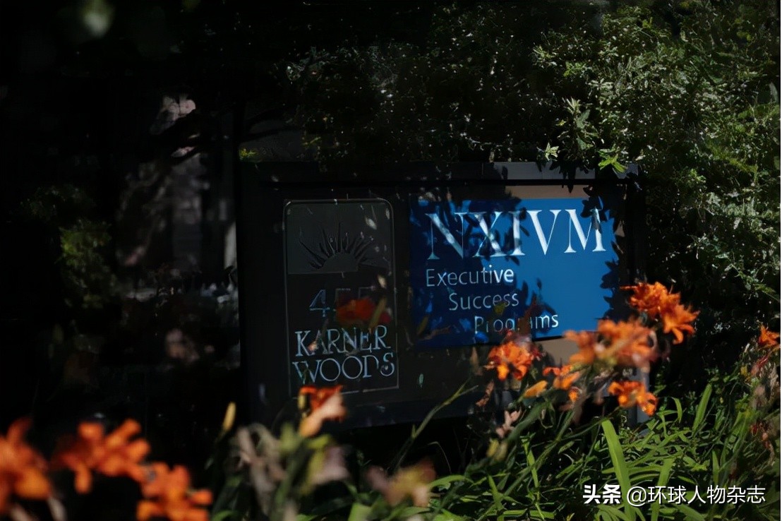 *脑洗**、性买卖、捞钱，美国女护士创“性*教邪**”，信徒多为富翁名流