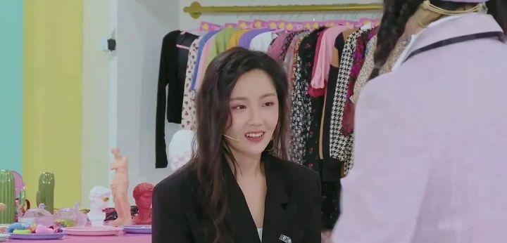 为什么有些人年纪不大，但法令纹却很重？