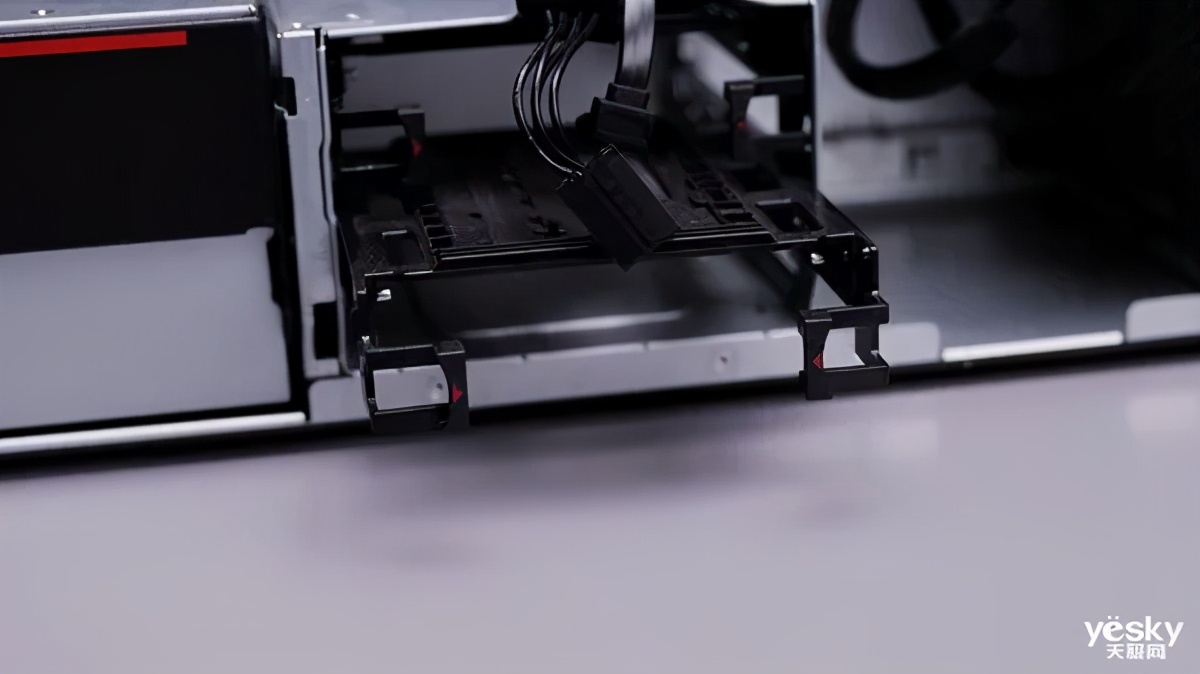 全球首款64核工作站的怪兽级生产力联想ThinkStationP620评测