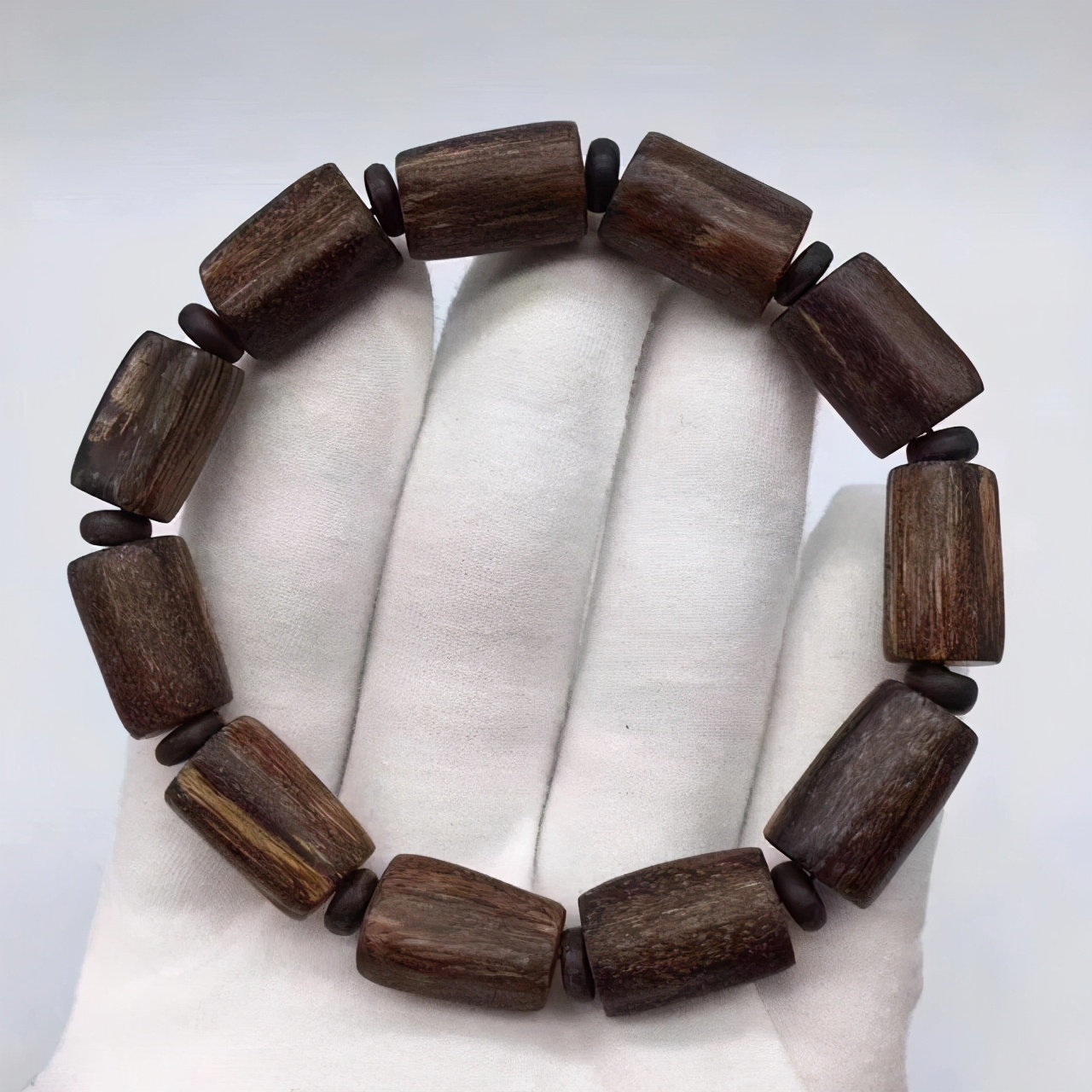 冬季如何避免你的沉香开裂？