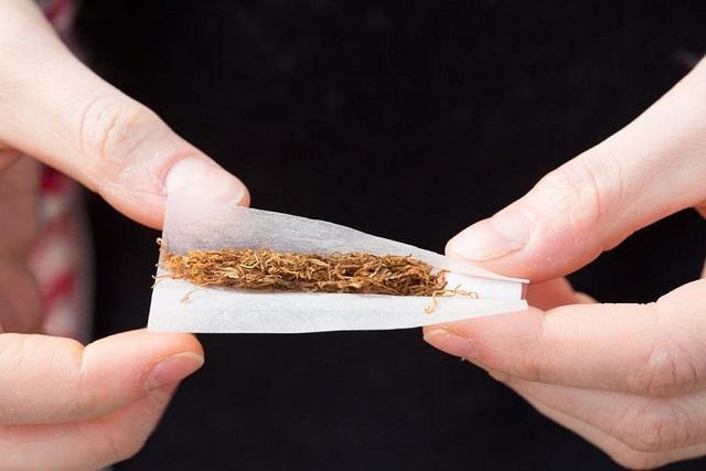 长期抽烟的人戒烟对身体有危害吗,长期吸烟的人对肺有哪些危害