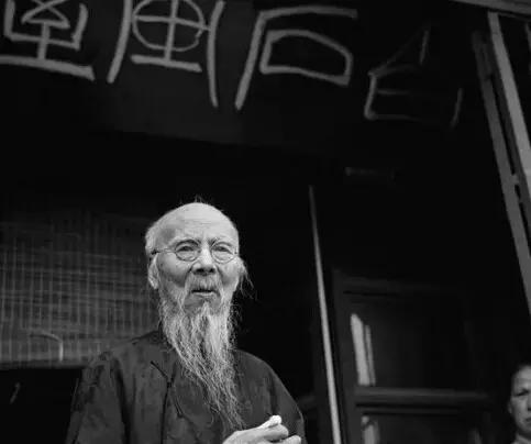 近现代维吾尔族人物画家,近现代画家谁的画最值钱