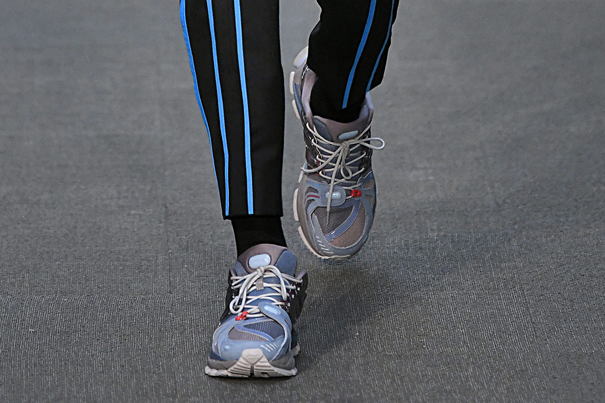 今年李宁新出的鞋中国风,李宁2021春夏巴黎时装周秀款鞋