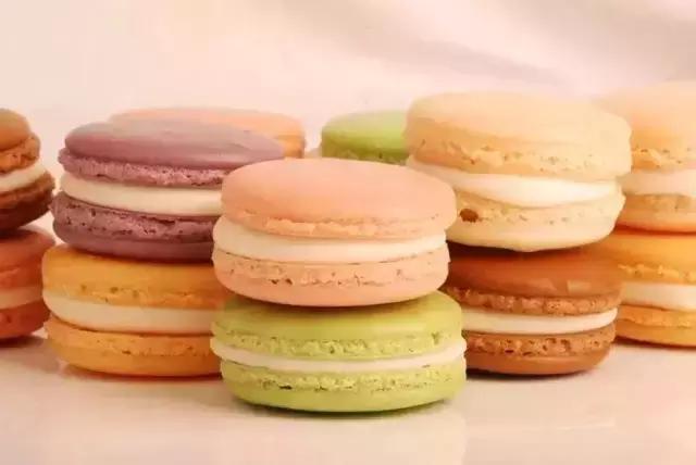 有颜色的马卡龙怎么做,如何做出简单的马卡龙