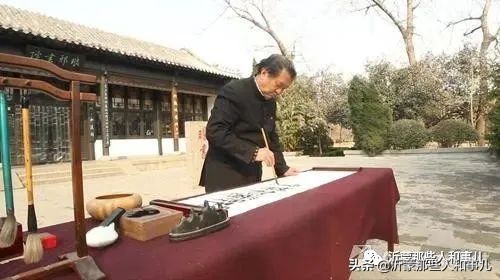 米芾《诏使帖》,米芾临沂使君帖书法赏析