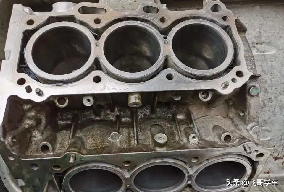 丰田皇冠3.0发动机大修有点共振,皇冠发动机烧机油大修