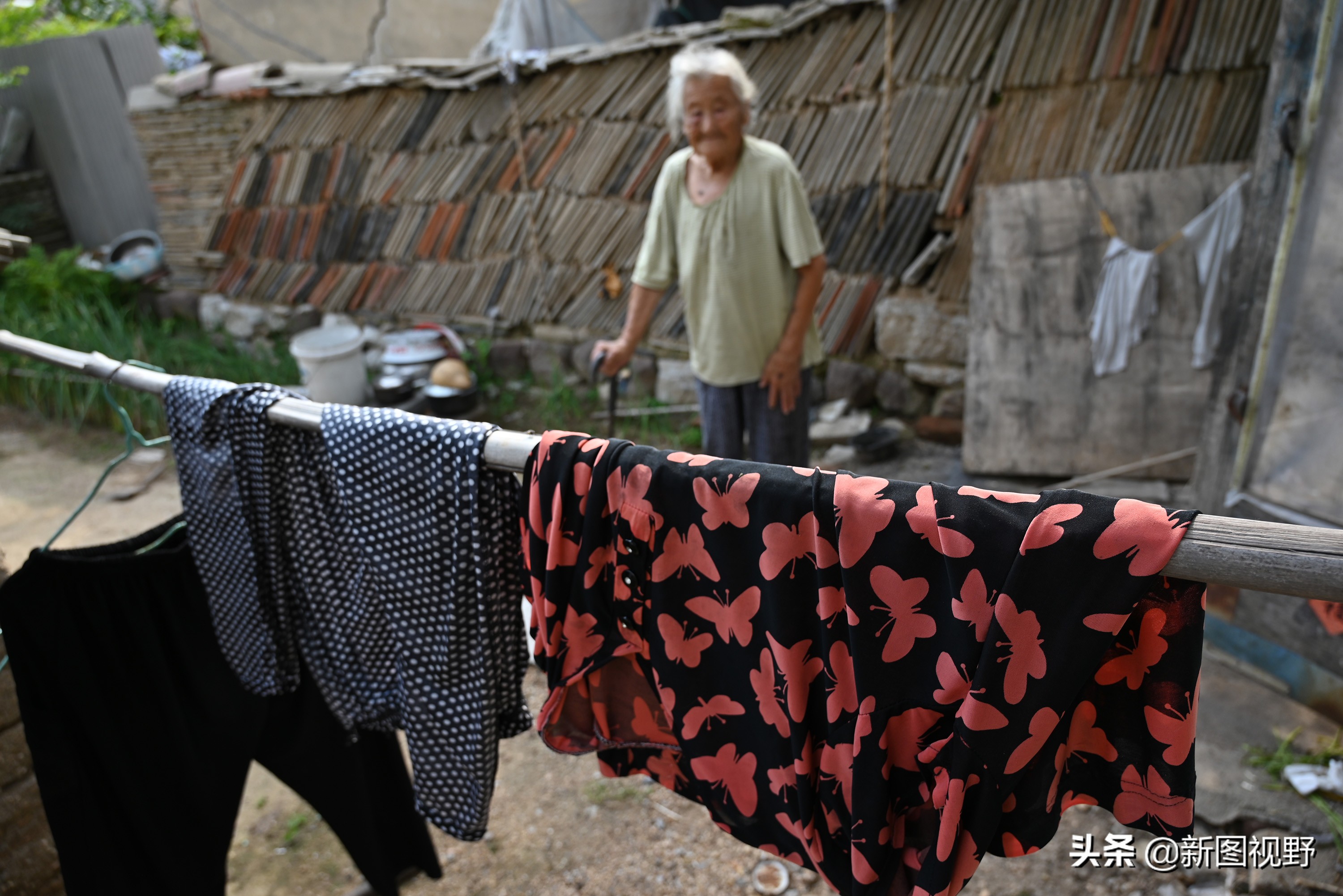 77岁儿子谈长寿经验，100岁母亲插话说出生活秘诀，极具人生智慧