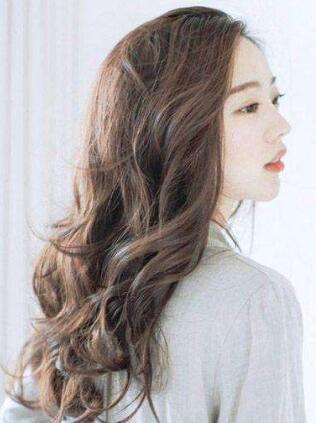 最流行的烫发发型减龄,女发型2020流行烫发全烫