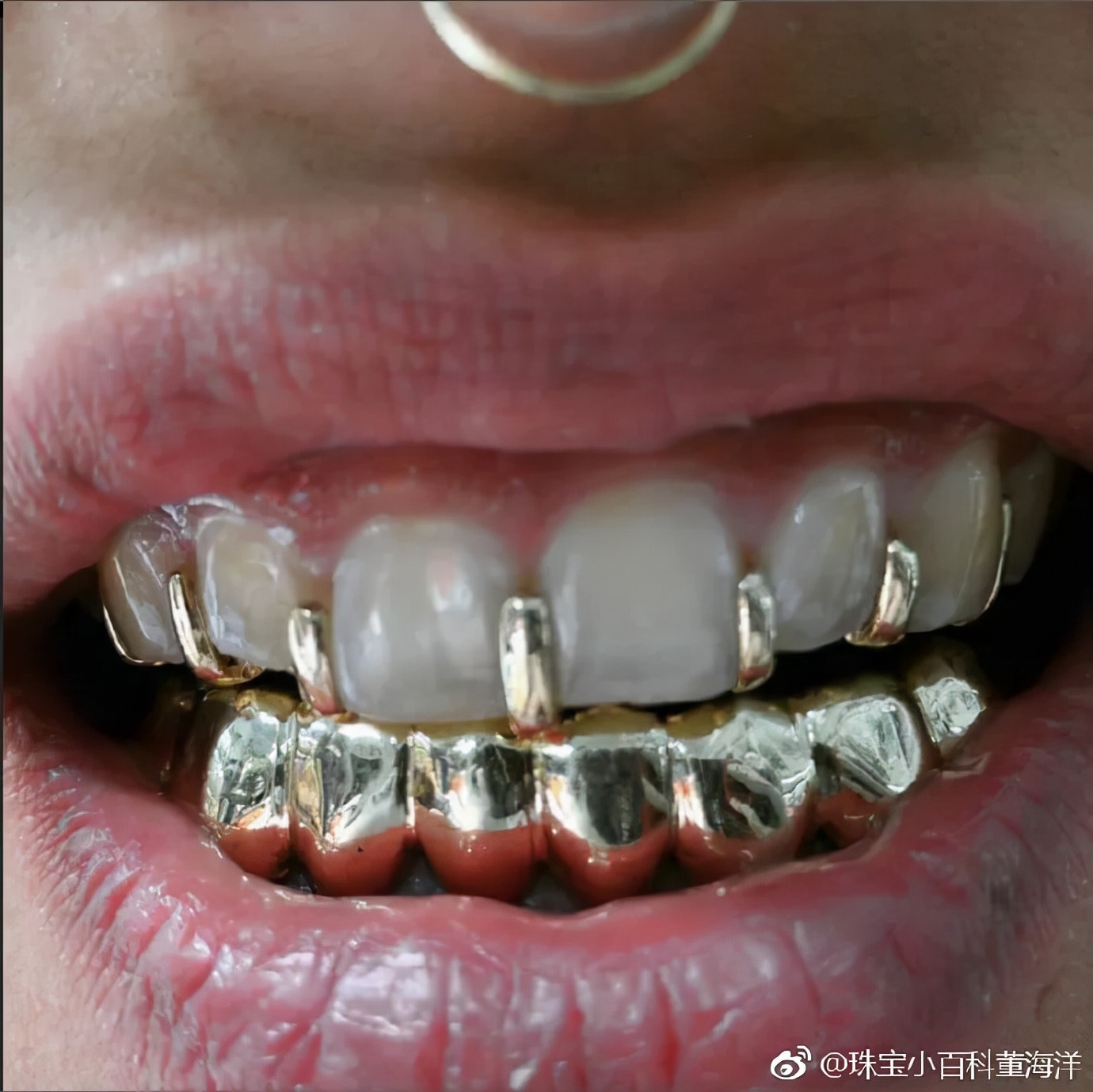 广东大妈开挂人生：靠金链称霸美国嘻哈圈，还被碧昂丝叫妈妈