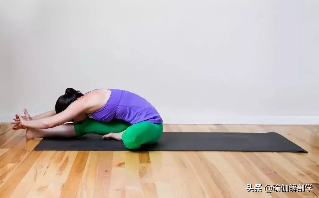 瑜伽横叉热身瑜伽体式,瑜伽零基础怎么学会竖叉