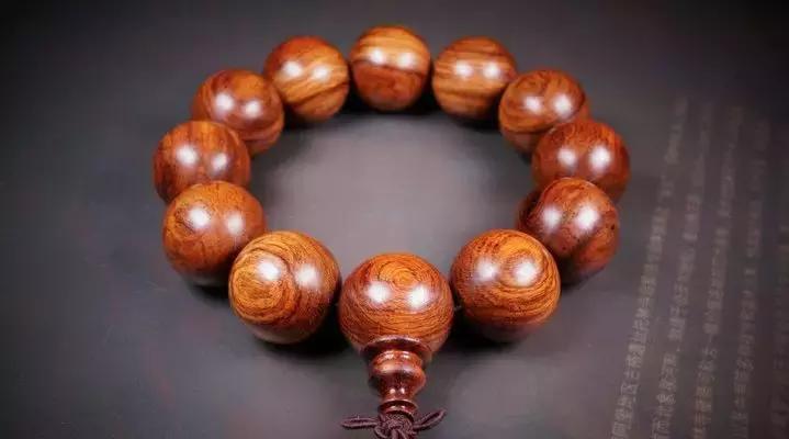 男士戴108蜜蜡串合适吗,男人可以戴石榴石手串吗