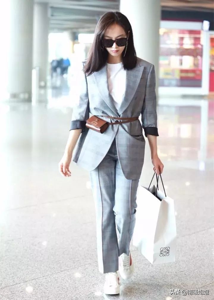 龚俊鞋子回力祥云款,龚俊回力鞋显脚大