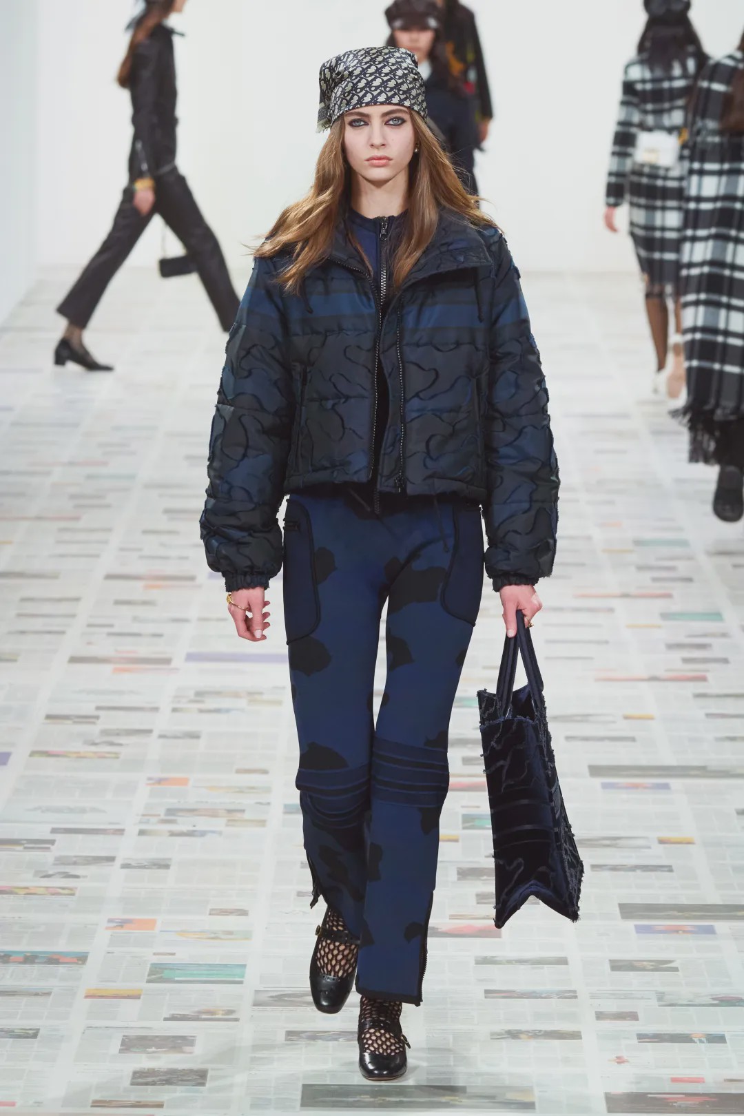 时装周看明星秀场,时装周走秀朋友圈背景