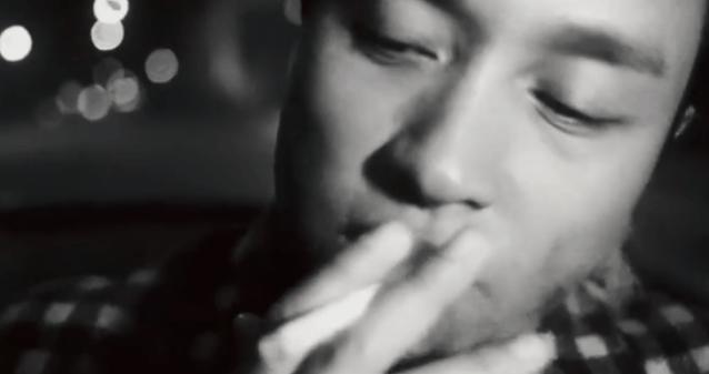 《*光春**乍泄》点燃香烟，焚烧这座世界末的浪漫圣城