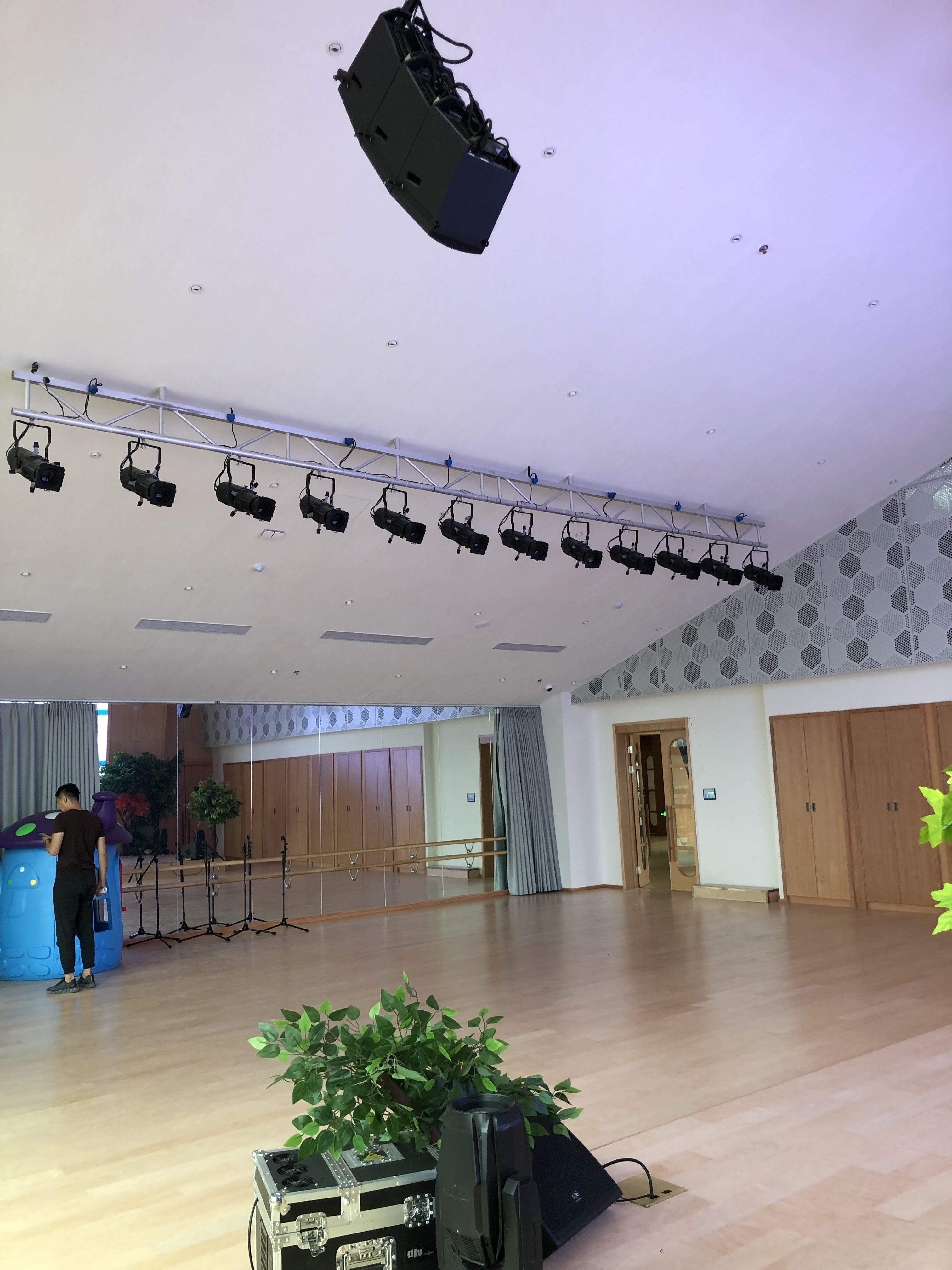 力卡无线麦克风调频,力卡演出级无线话筒